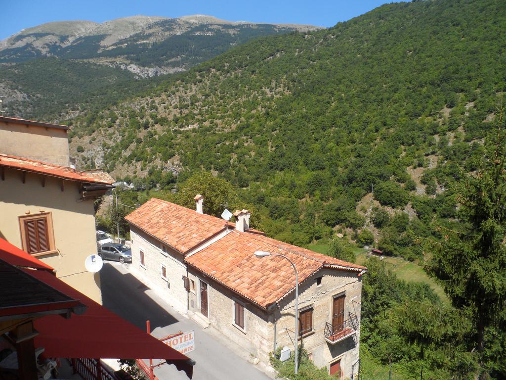 Grotta Dei Colombi Hotell Scanno Exteriör bild